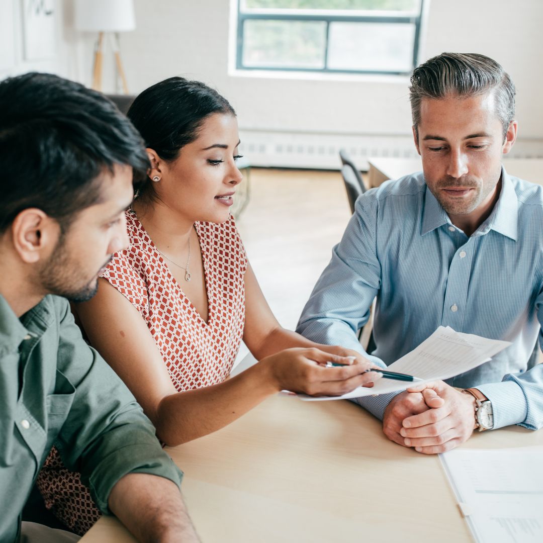employees discussing 401(k)